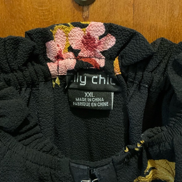 City Chic Floral Top Size AU 24 $17 🌺 - Picture 3 of 15